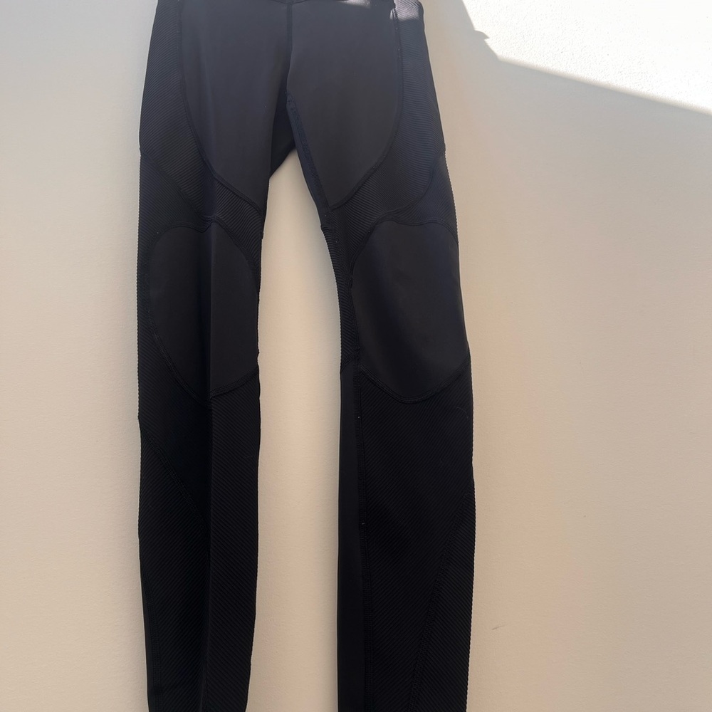lululemon athletica Black Leggings with Full Length and Snug Fit